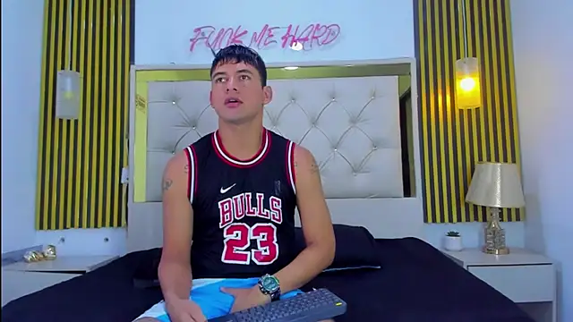 KEVIN MCKINLEY online show from November 2025 08:13:02 PM