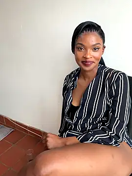 NiaLong21  online show from November 2025 03:56:01 PM