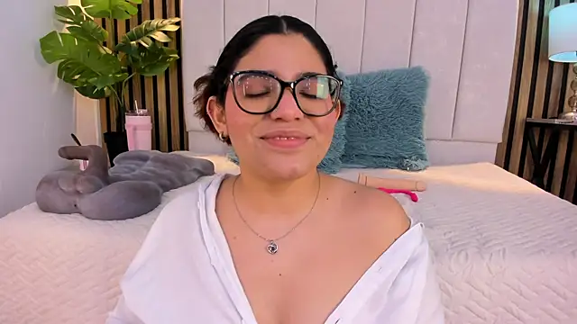 Carlotta de velour online show from April 2026 07:45:01 AM