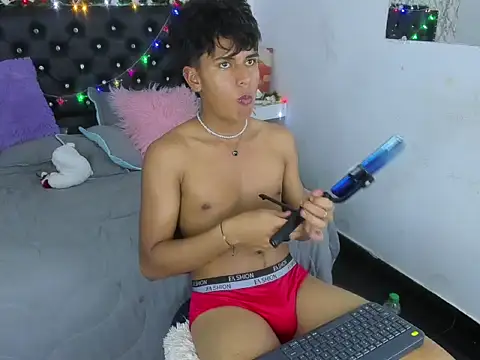 Valentino Lane online show from December 2025 02:05:01 AM