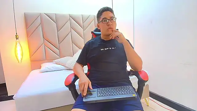 DanteVoss online show from November 2025 04:18:02 AM