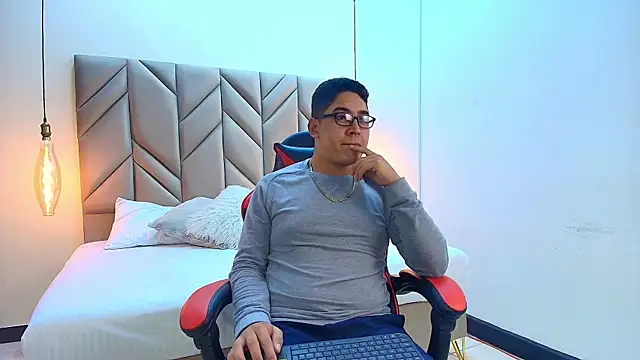 DanteVoss online show from November 2025 03:50:02 AM