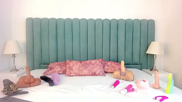 FrancescaSkuirt online show from February 2026 04:47:01 PM