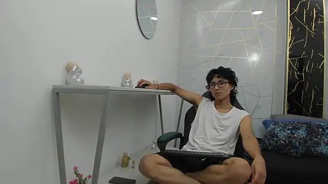 Zoro V online show from November 2025 07:35:02 PM