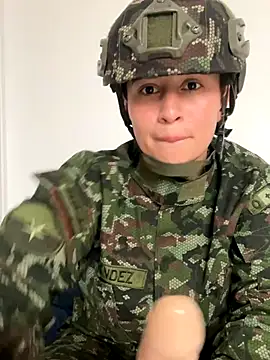 Miia Hoot online show from November 2025 05:34:02 PM