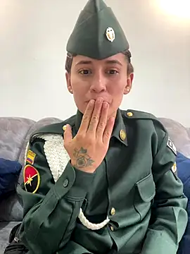 Miia Hoot online show from November 2025 02:39:01 PM