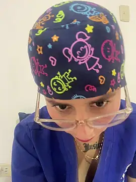 Miia Hoot online show from November 2025 05:23:01 PM