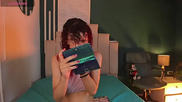 AliceMadnes online show from November 2025 09:19:02 PM