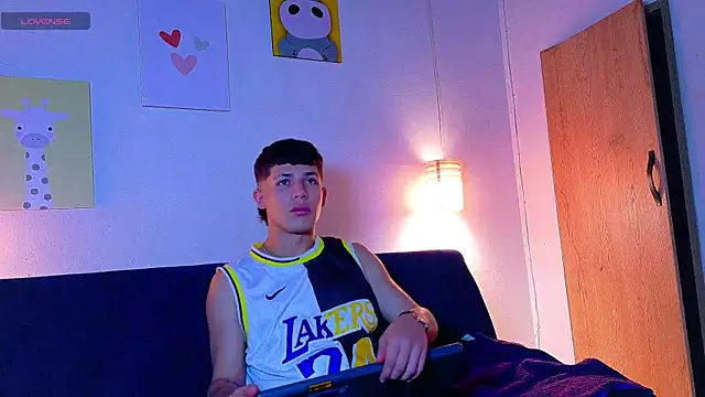 latiin boy21 online show from November 2025 05:46:01 PM