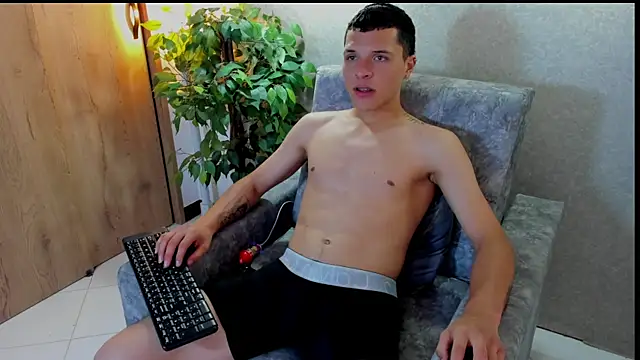 damian vega13 online show from November 2025 06:31:02 PM