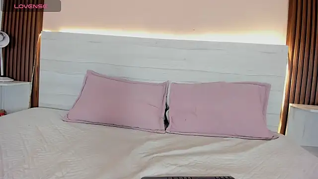 esmeralda 4  online show from November 2025 08:42:02 PM