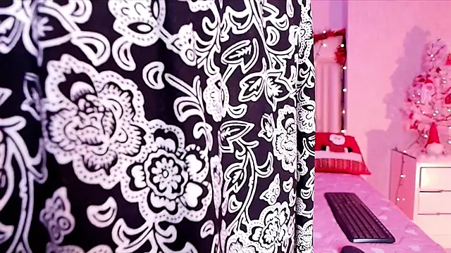 alanarose18 online show from November 2025 07:13:01 PM