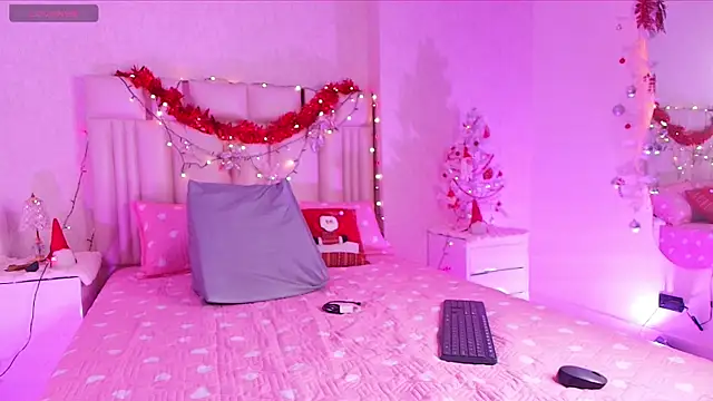 alanarose18 online show from December 2025 07:09:01 PM