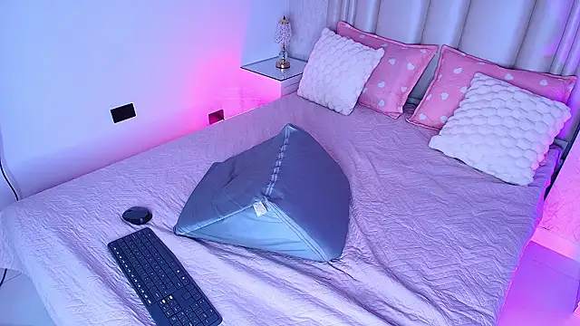 alanarose18 online show from February 2026 07:12:01 PM