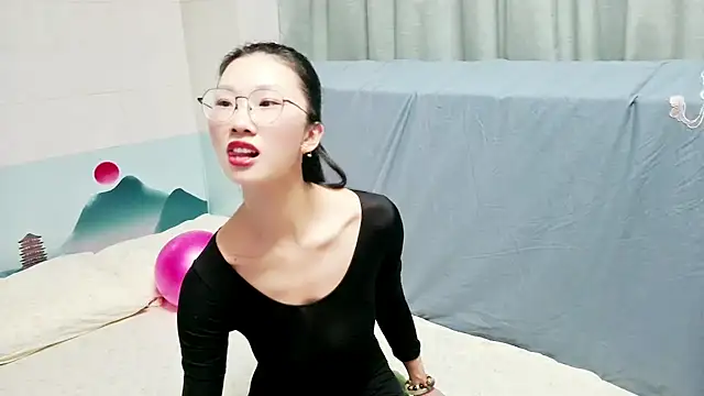 QIQIZHAO-2025 online show from December 2025 12:43:02 PM