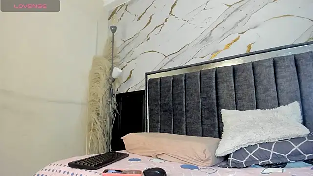 emma bloom  online show from November 2025 12:56:01 PM