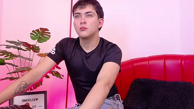 Valentin X online show from November 2025 03:45:02 AM