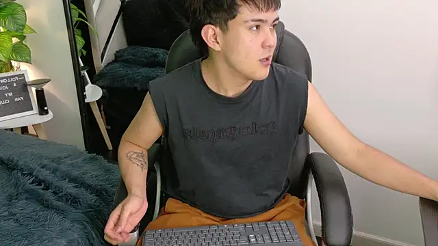 Valentin X online show from November 2025 04:01:01 AM