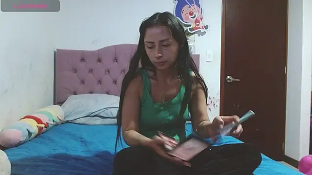 Snapshot of katty_hottest chatting on February 2026 12:32:02 PM katty hottest online show from February 2026 12:32:02 PM