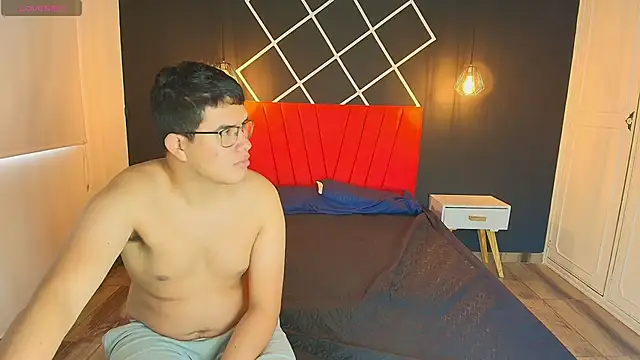 Logan Chloe online show from November 2025 11:54:02 AM