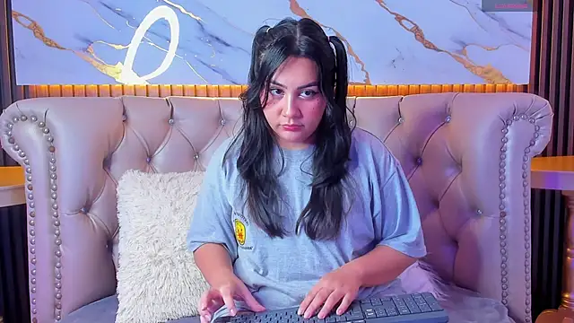 Sweet Yuna online show from November 2025 01:31:01 PM