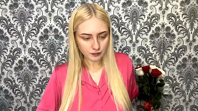 PhebeHals online show from November 2025 01:04:02 PM