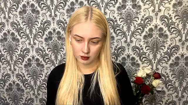 PhebeHals online show from November 2025 01:22:01 PM