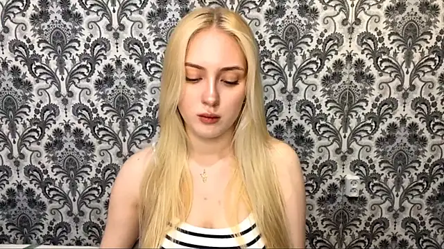 PhebeHals online show from November 2025 02:39:01 PM