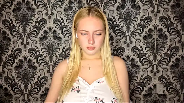 PhebeHals online show from December 2025 01:49:01 PM