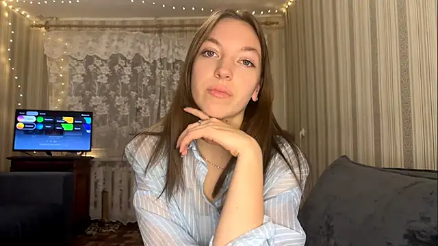 CarliBatas online show from November 2025 04:38:01 PM