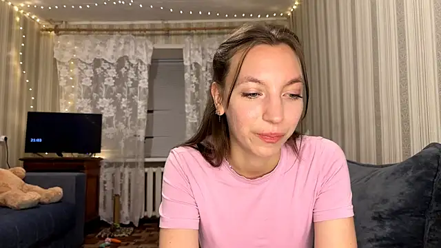 CarliBatas online show from November 2025 05:04:02 PM