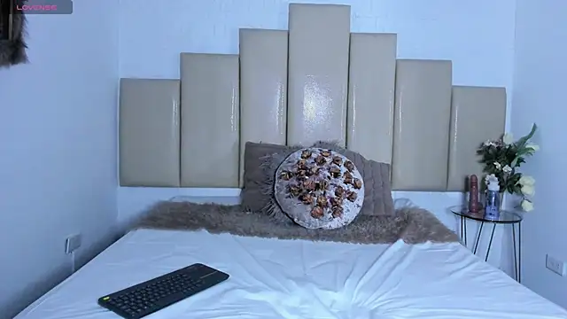 Snapshot of meredith_jones chatting on November 2025 03:07:01 AM meredith jones online show from November 2025 03:07:01 AM