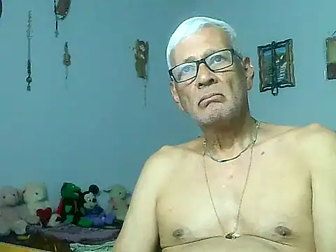 Snapshot of dirtysluttyfist chatting on December 2025 02:30:01 AM dirtysluttyfist online show from December 2025 02:30:01 AM