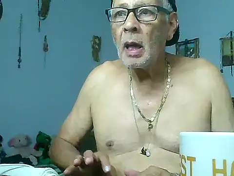 Snapshot of dirtysluttyfist chatting on December 2025 04:01:02 PM dirtysluttyfist online show from December 2025 04:01:02 PM