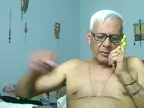 Snapshot of dirtysluttyfist chatting on December 2025 07:18:01 PM dirtysluttyfist online show from December 2025 07:18:01 PM