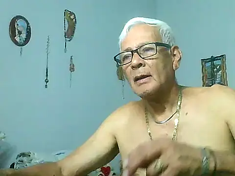 Snapshot of dirtysluttyfist chatting on December 2025 01:11:01 AM dirtysluttyfist online show from December 2025 01:11:01 AM