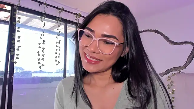 katemooss  online show from November 2025 12:47:01 PM