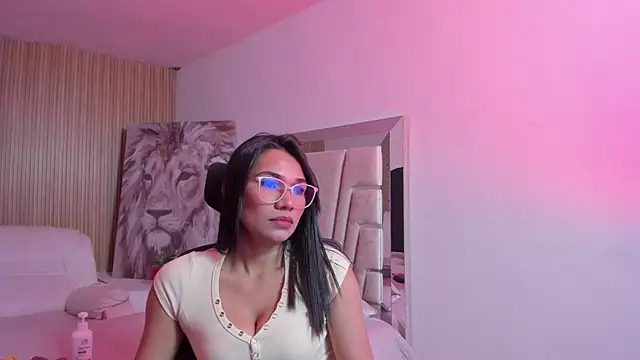 katemooss  online show from November 2025 12:15:02 PM