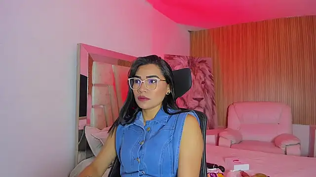 katemooss  online show from November 2025 12:26:01 PM