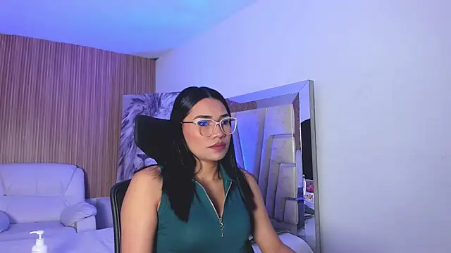 katemooss  online show from November 2025 12:17:01 PM