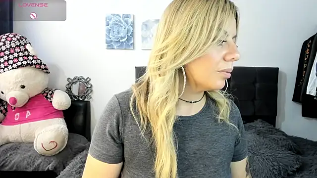 ariannawil online show from April 2026 05:35:02 PM