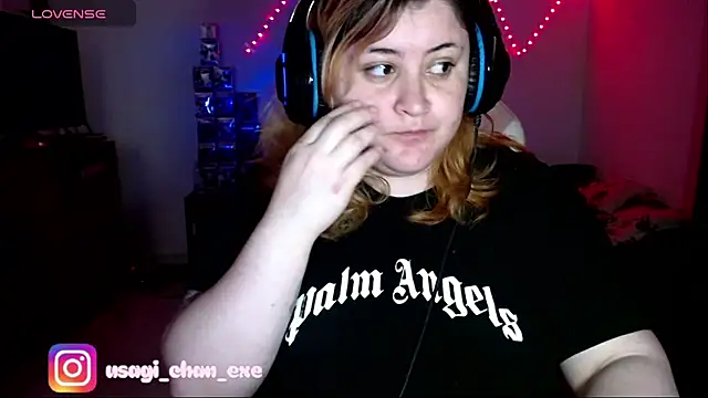 PixelAurora online show from November 2025 07:36:02 PM