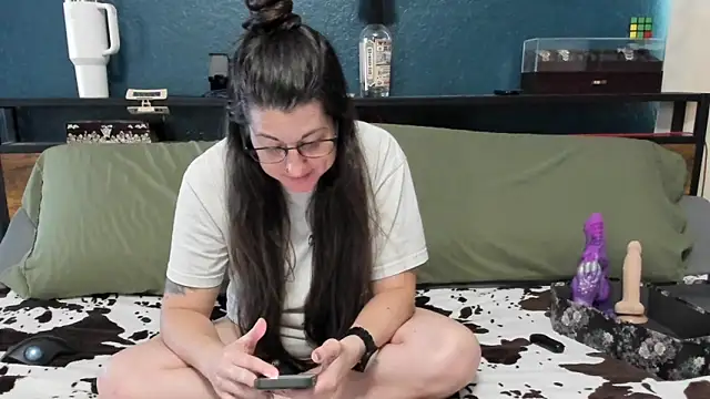Snapshot of Sammie_Ray chatting on May 2026 02:46:01 PM Sammie Ray online show from May 2026 02:46:01 PM