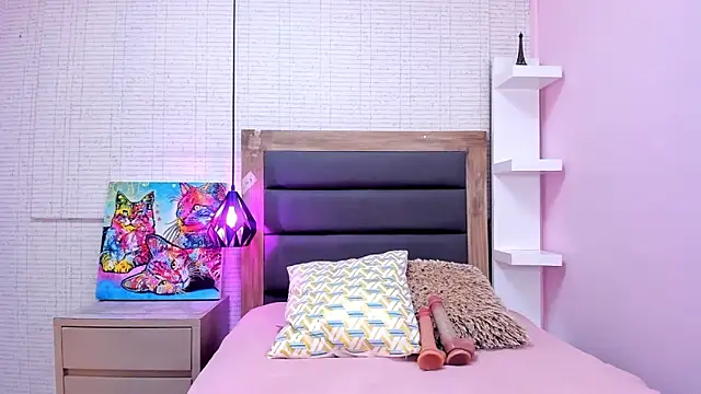 IRENNEBLAZER online show from February 2026 12:33:01 PM