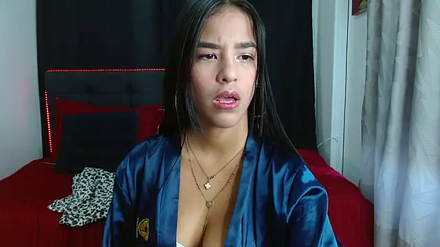 alexandraclaire9 online show from November 2025 01:00:02 PM