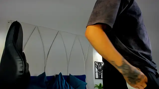 Maxwell Dupont online show from December 2025 07:30:02 PM