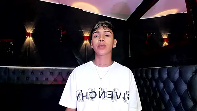 Timmy Kiing  online show from December 2025 11:57:02 PM