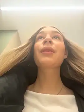 Snapshot of SashaCatt chatting on March 2026 08:09:02 AM SashaCatt online show from March 2026 08:09:02 AM