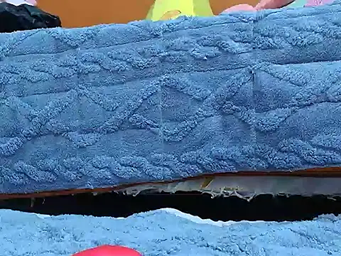 Tiny-122 online show from April 2026 12:35:01 AM