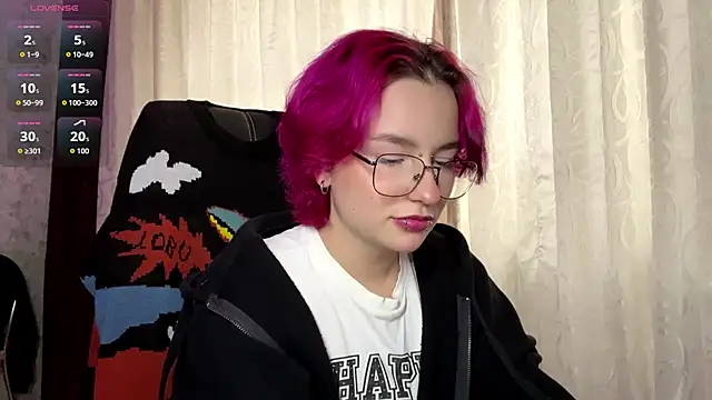 Snapshot of TheaMacrae chatting on November 2025 07:05:02 AM TheaMacrae online show from November 2025 07:05:02 AM